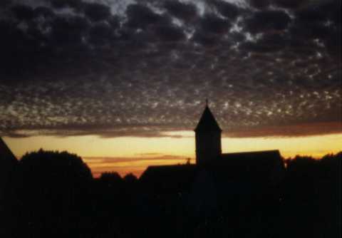 Shul and sunset - 10025 Bytes