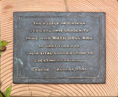 Caspar dedicates garden to Dell'Aras